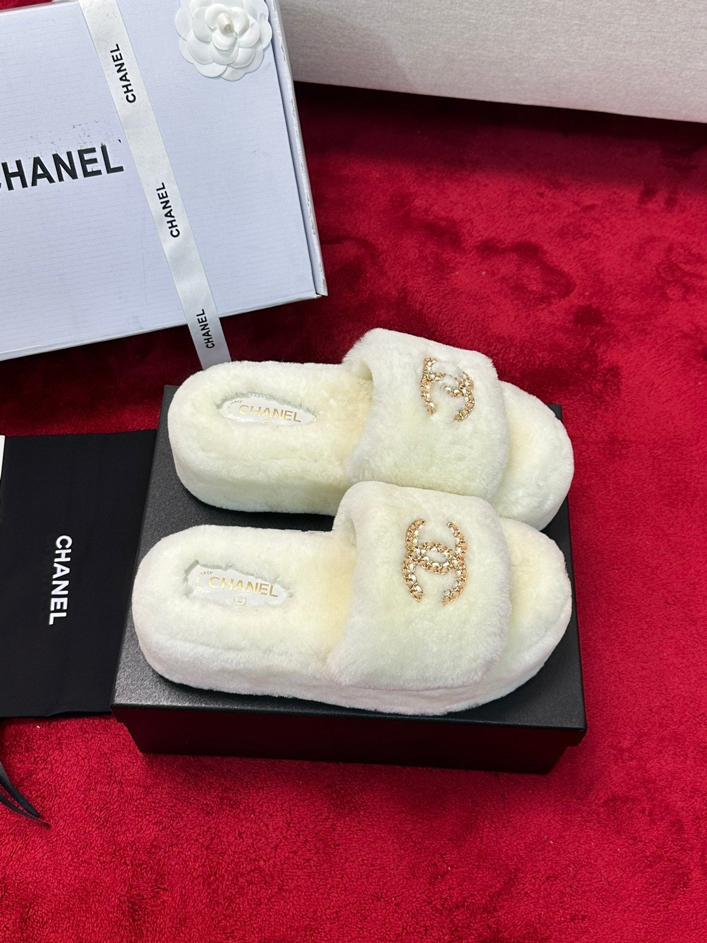 25K Chain buckle thick soled hairy slippers