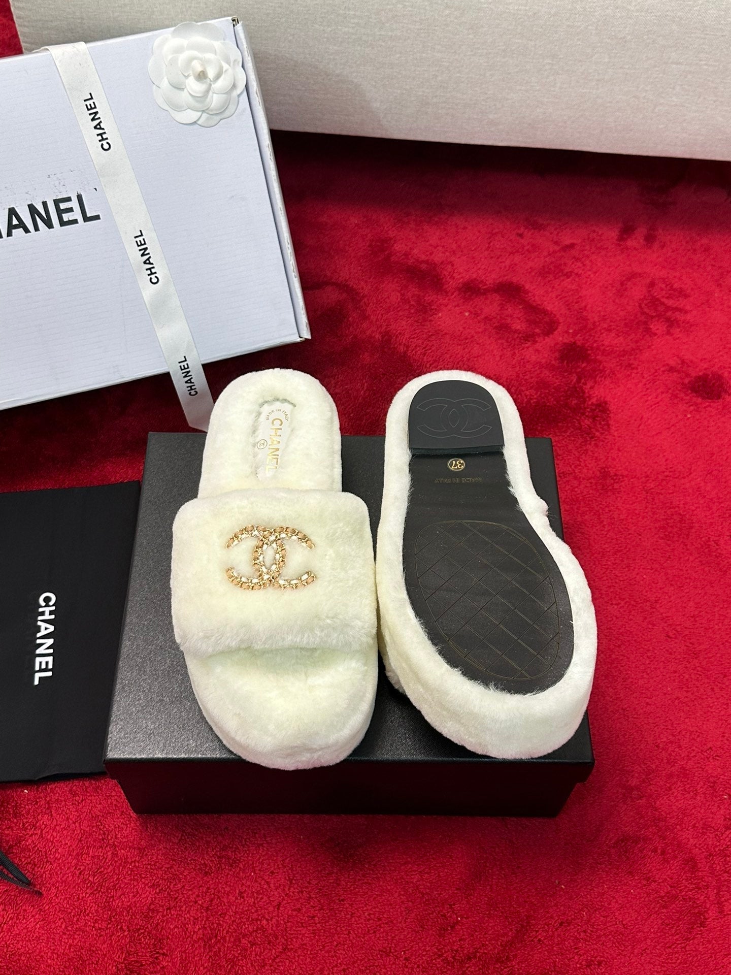 25K Chain buckle thick soled hairy slippers