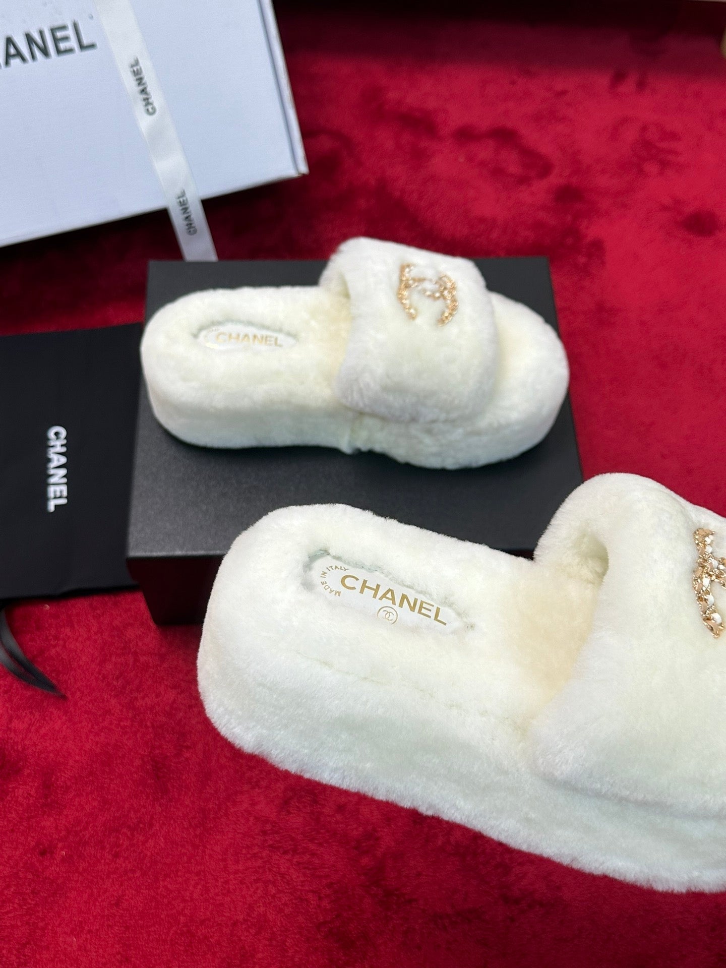 25K Chain buckle thick soled hairy slippers