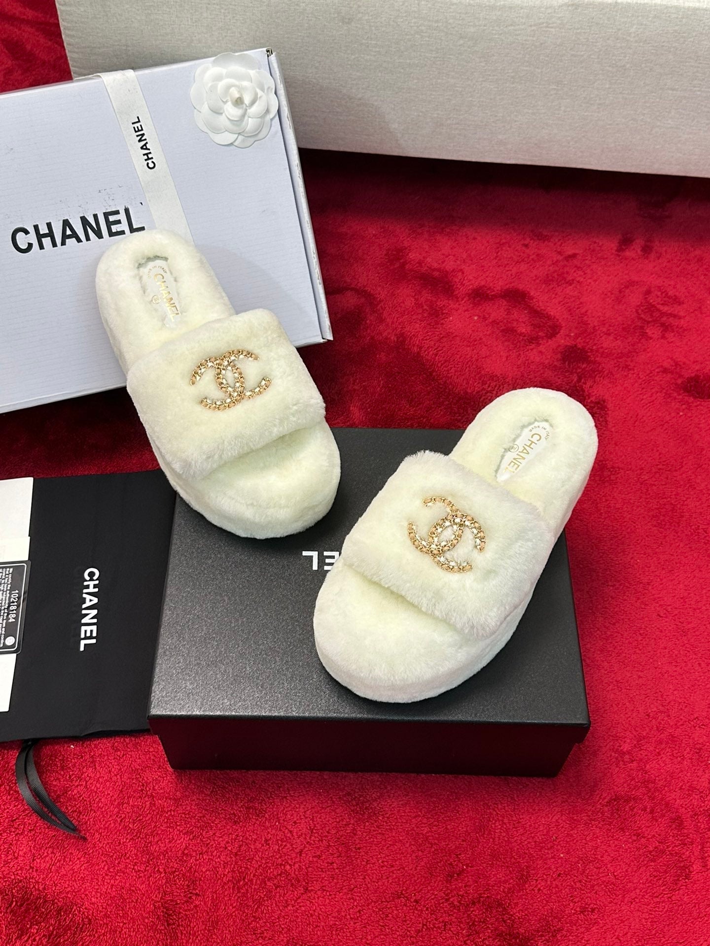 25K Chain buckle thick soled hairy slippers