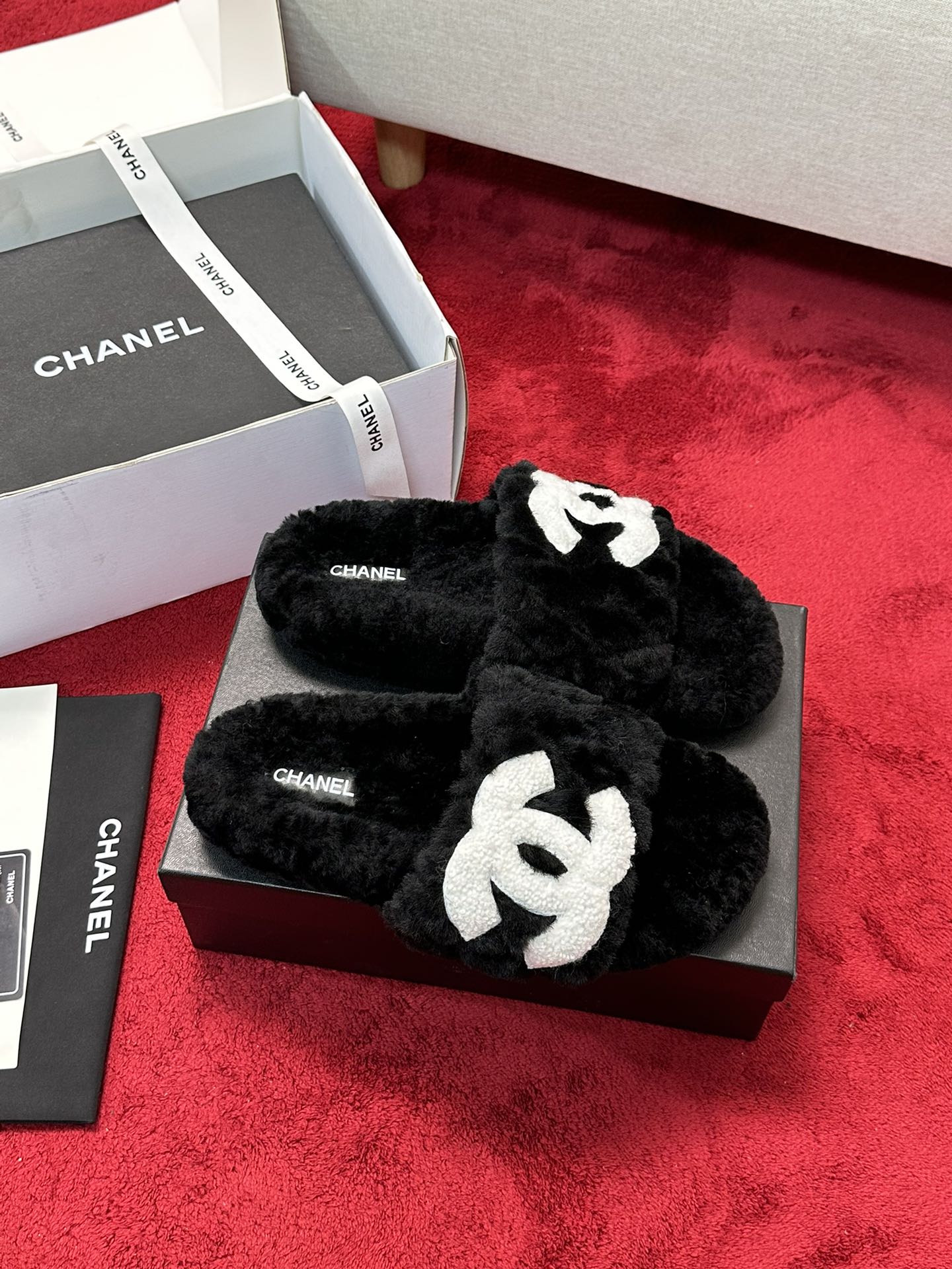25 Classic diamond grid logo fur slippers