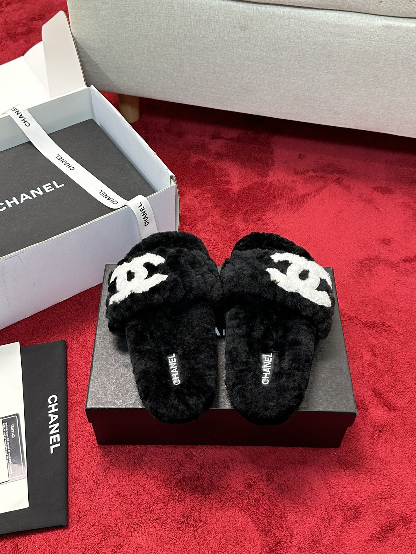 25 Classic diamond grid logo fur slippers