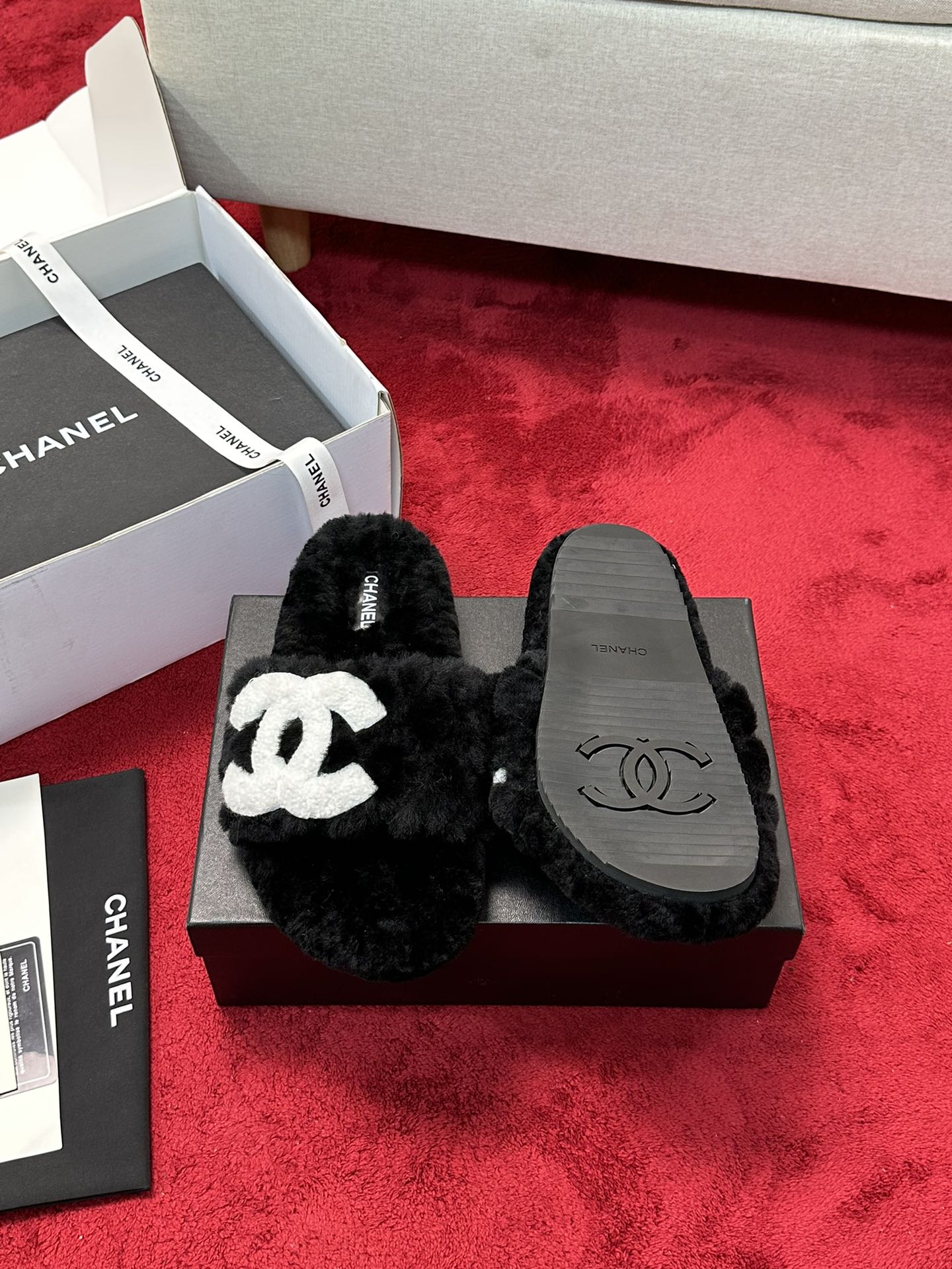25 Classic diamond grid logo fur slippers