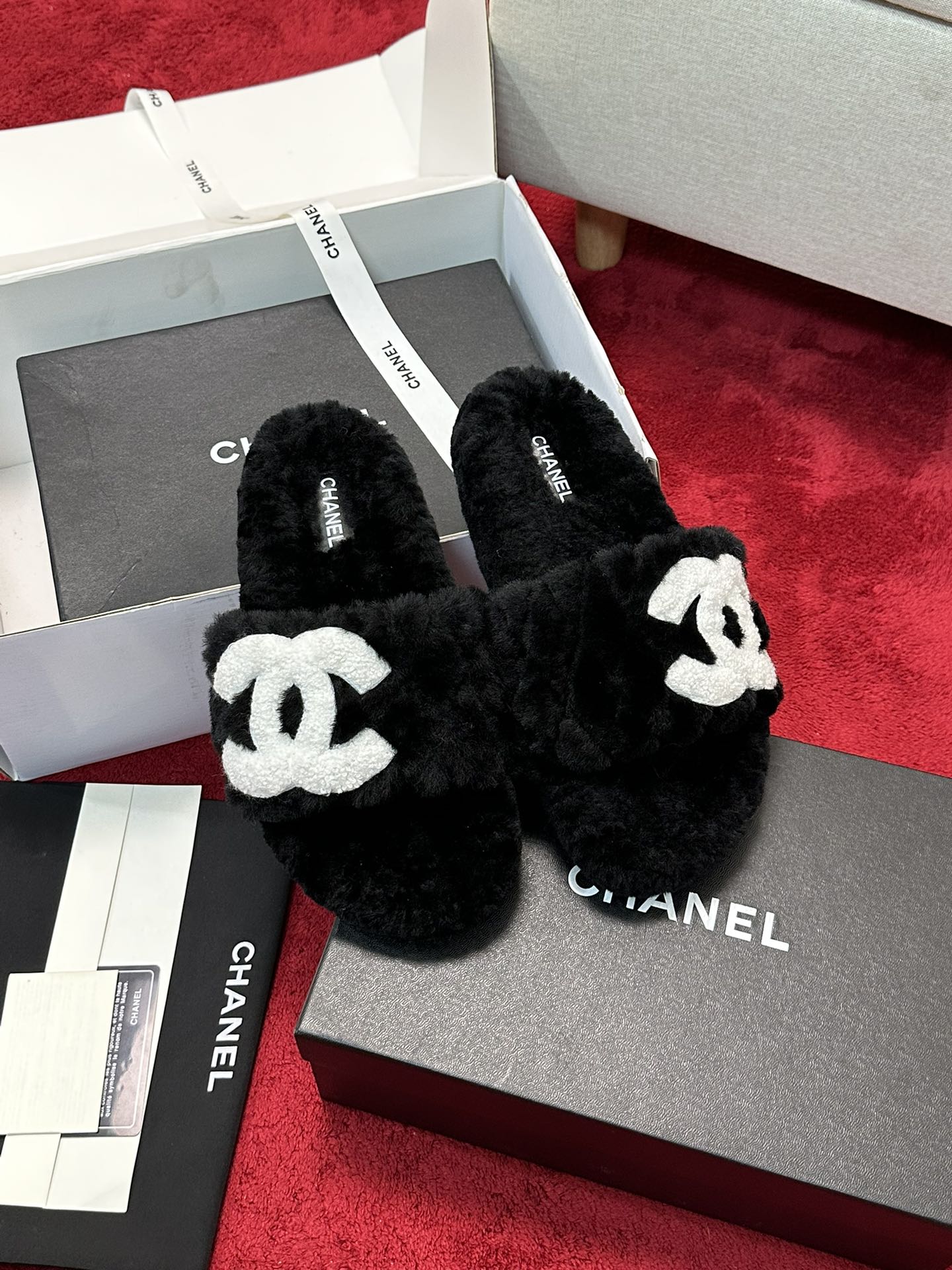 25 Classic diamond grid logo fur slippers