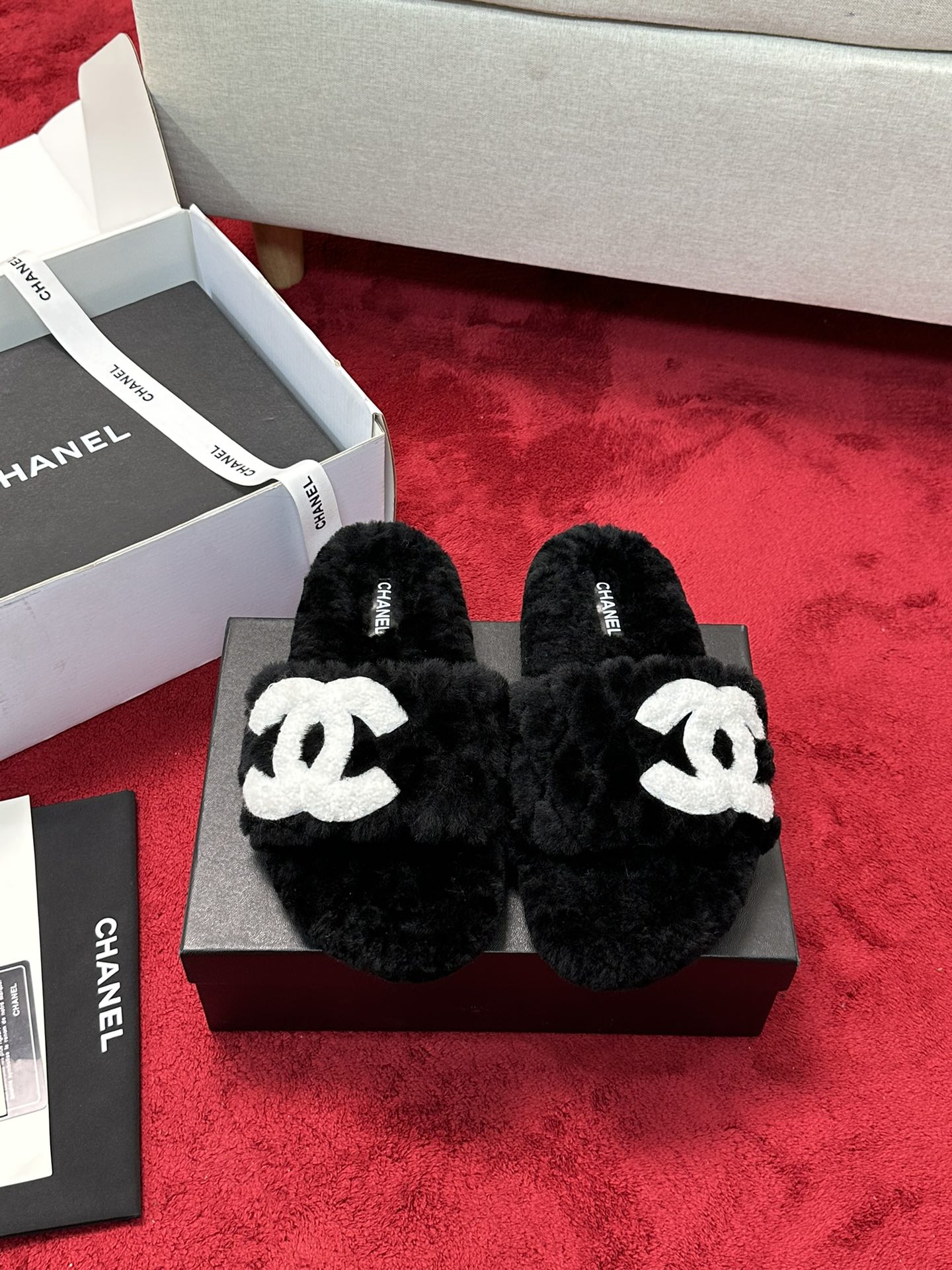 25 Classic diamond grid logo fur slippers