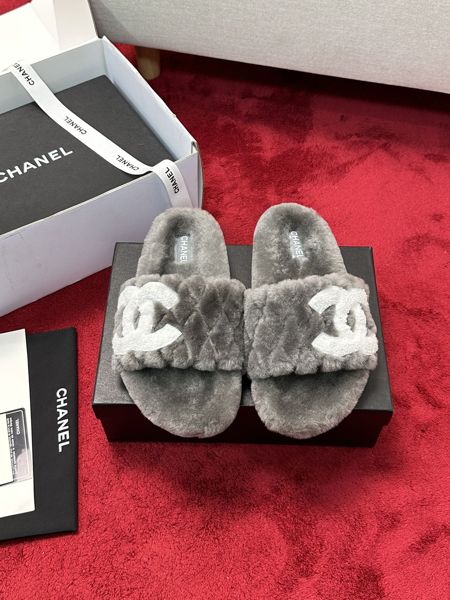 25 Classic diamond grid logo fur slippers