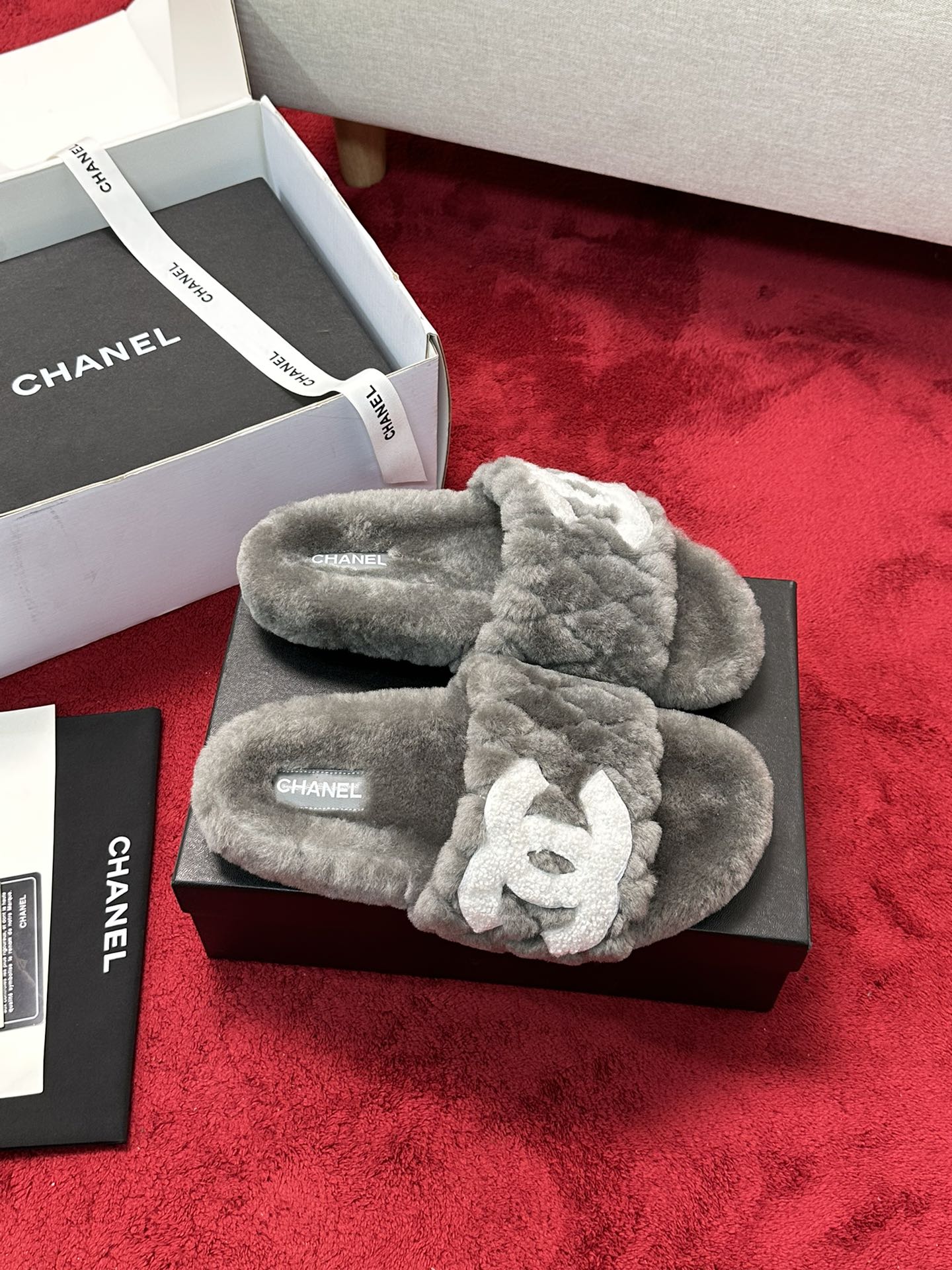 25 Classic diamond grid logo fur slippers