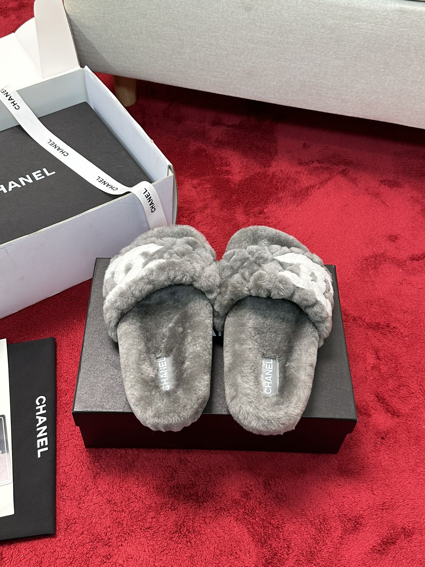 25 Classic diamond grid logo fur slippers