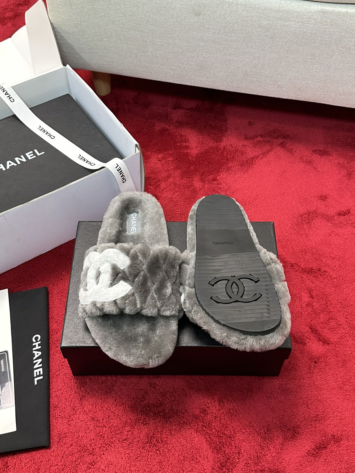 25 Classic diamond grid logo fur slippers