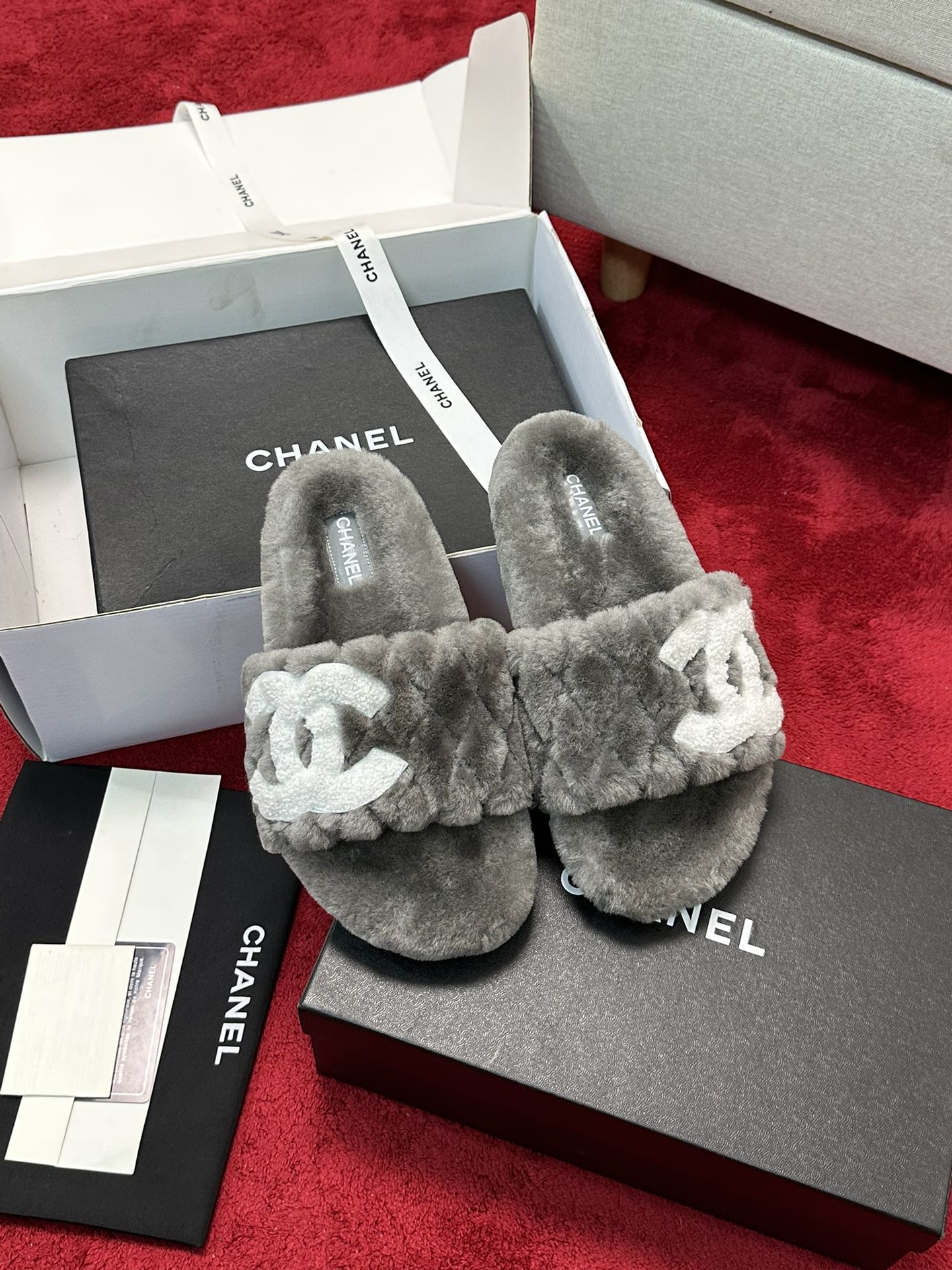 25 Classic diamond grid logo fur slippers