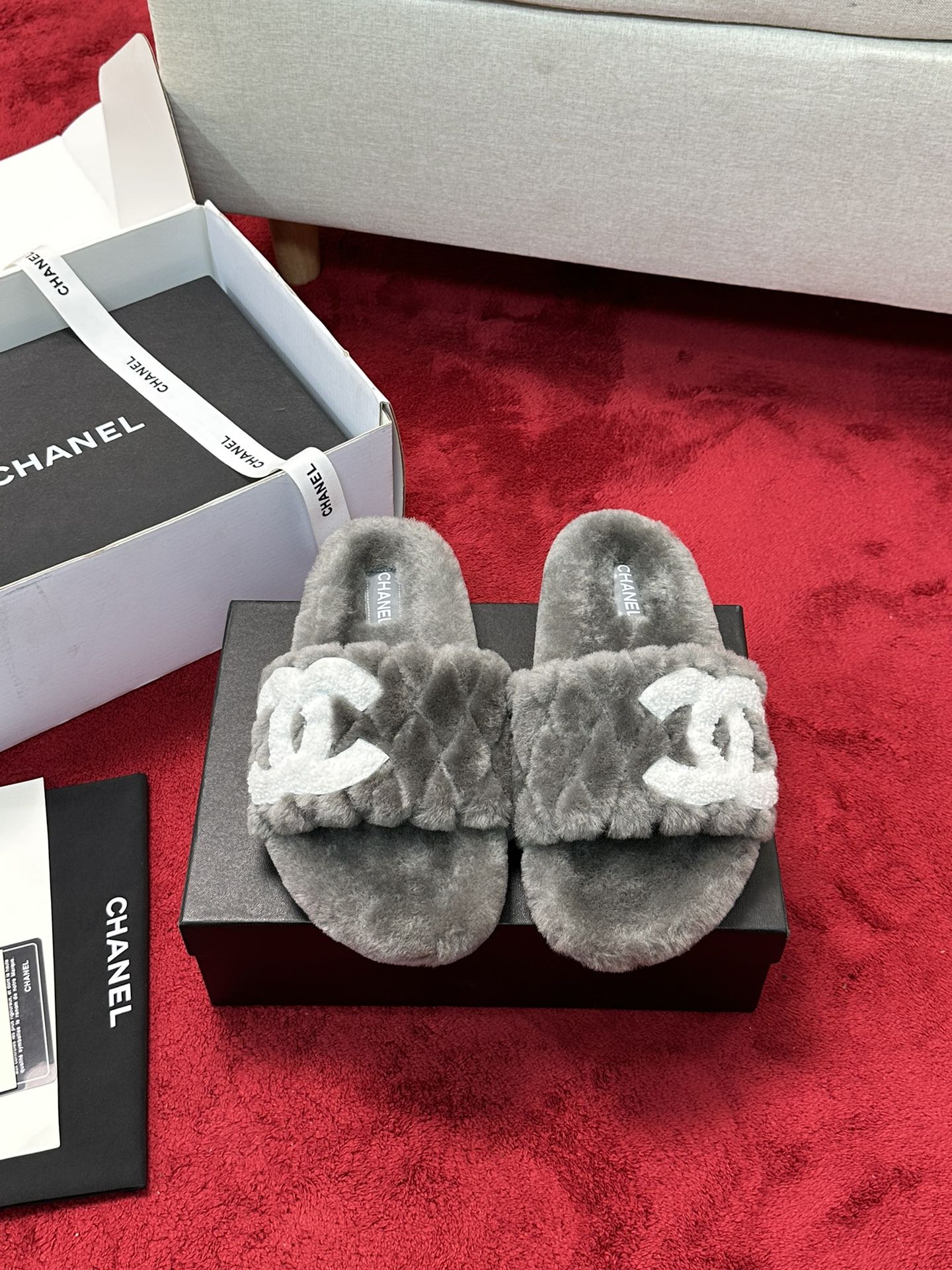 25 Classic diamond grid logo fur slippers
