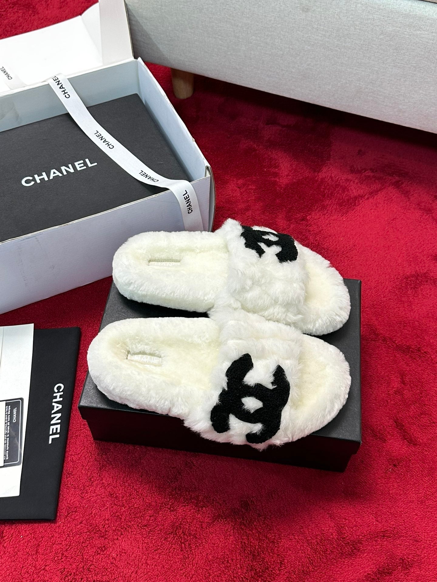 25 Classic diamond grid logo fur slippers