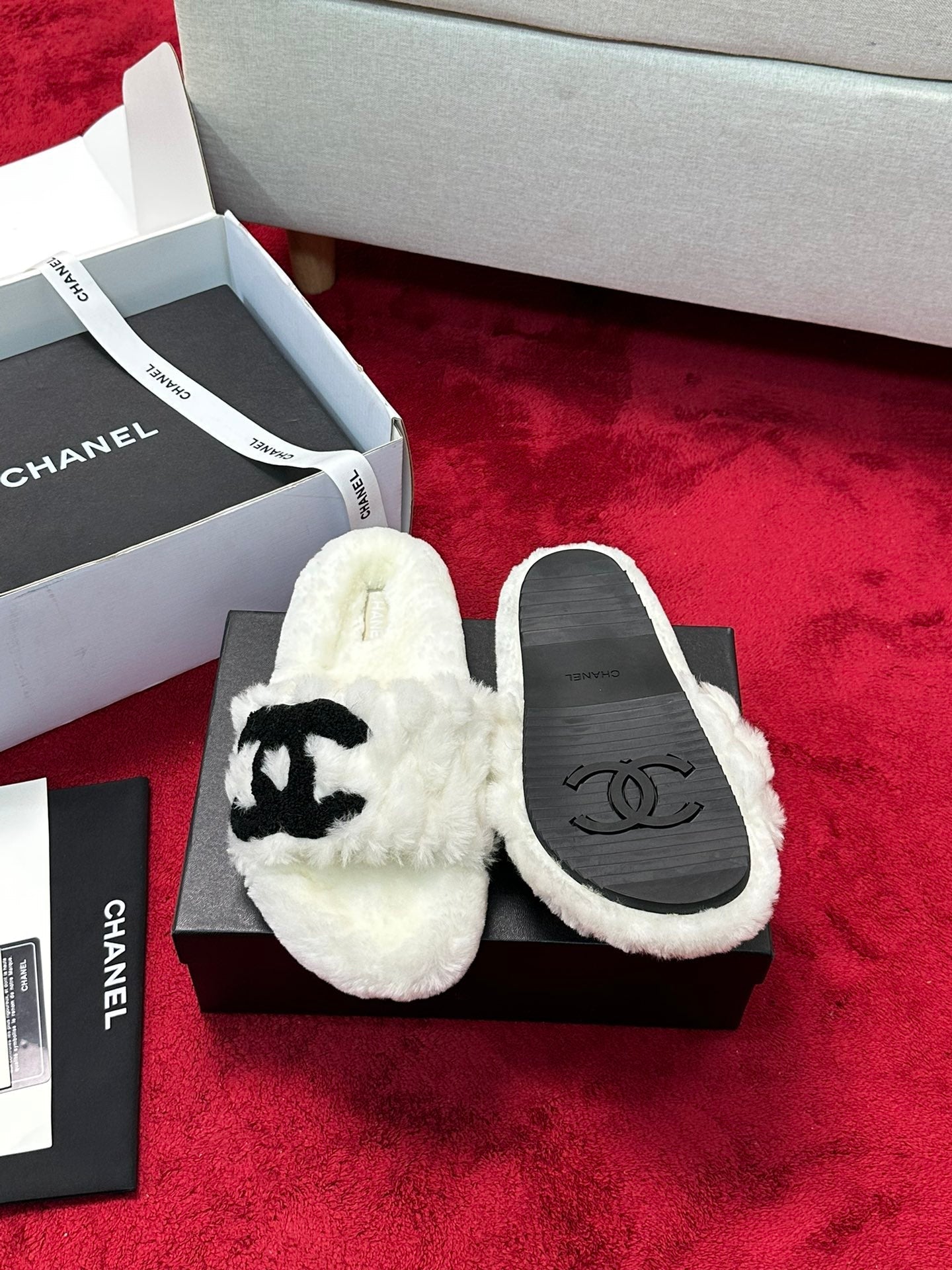 25 Classic diamond grid logo fur slippers