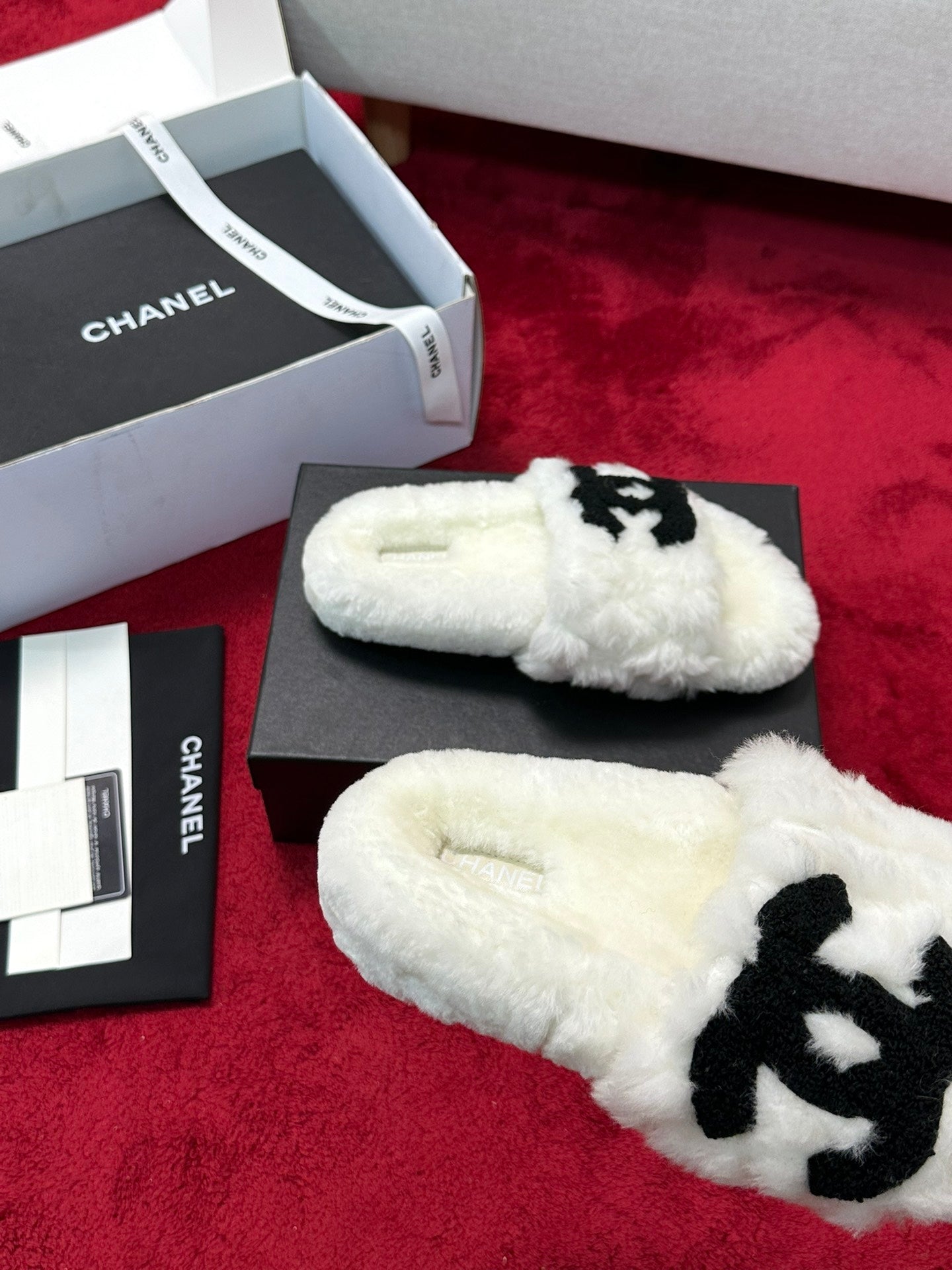 25 Classic diamond grid logo fur slippers