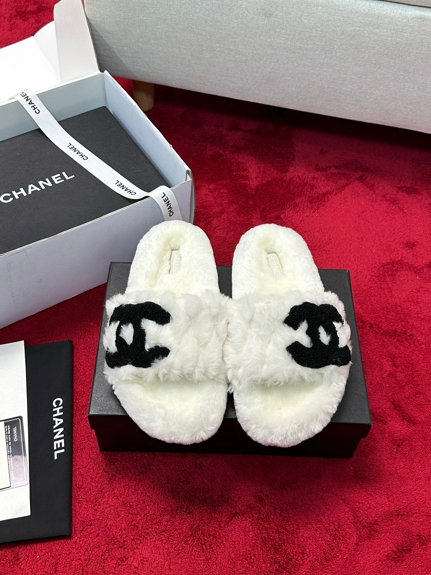 25 Classic diamond grid logo fur slippers