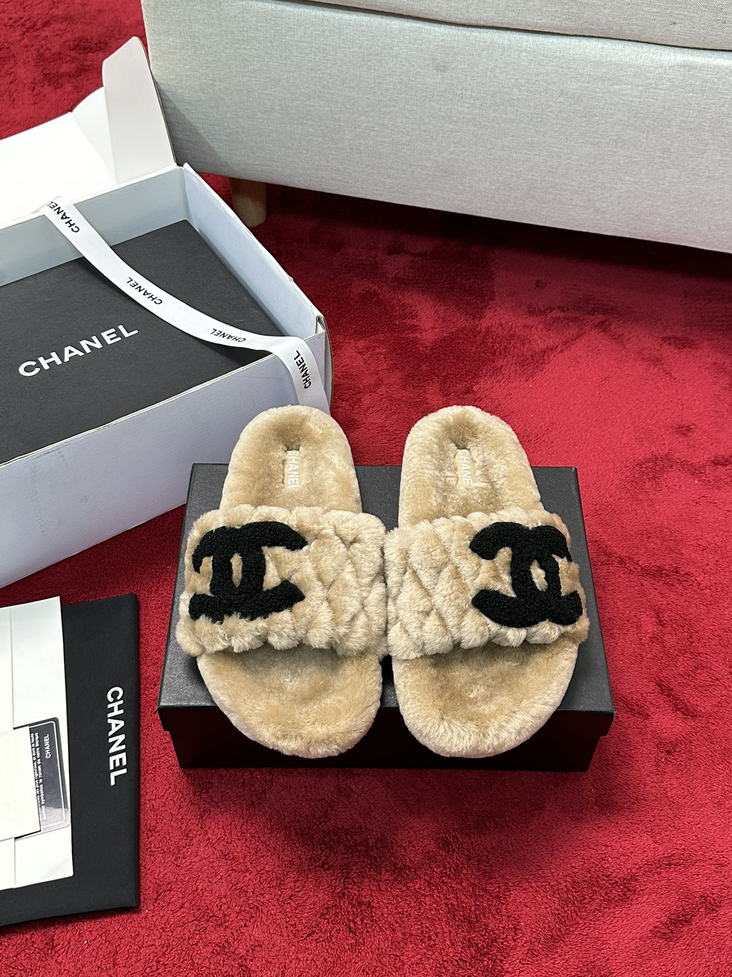 25 Classic diamond grid logo fur slippers