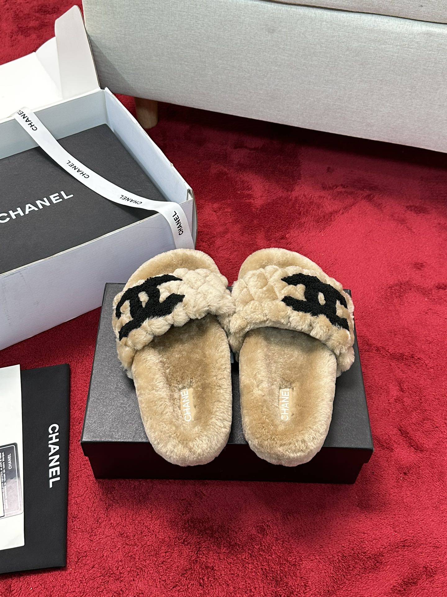 25 Classic diamond grid logo fur slippers