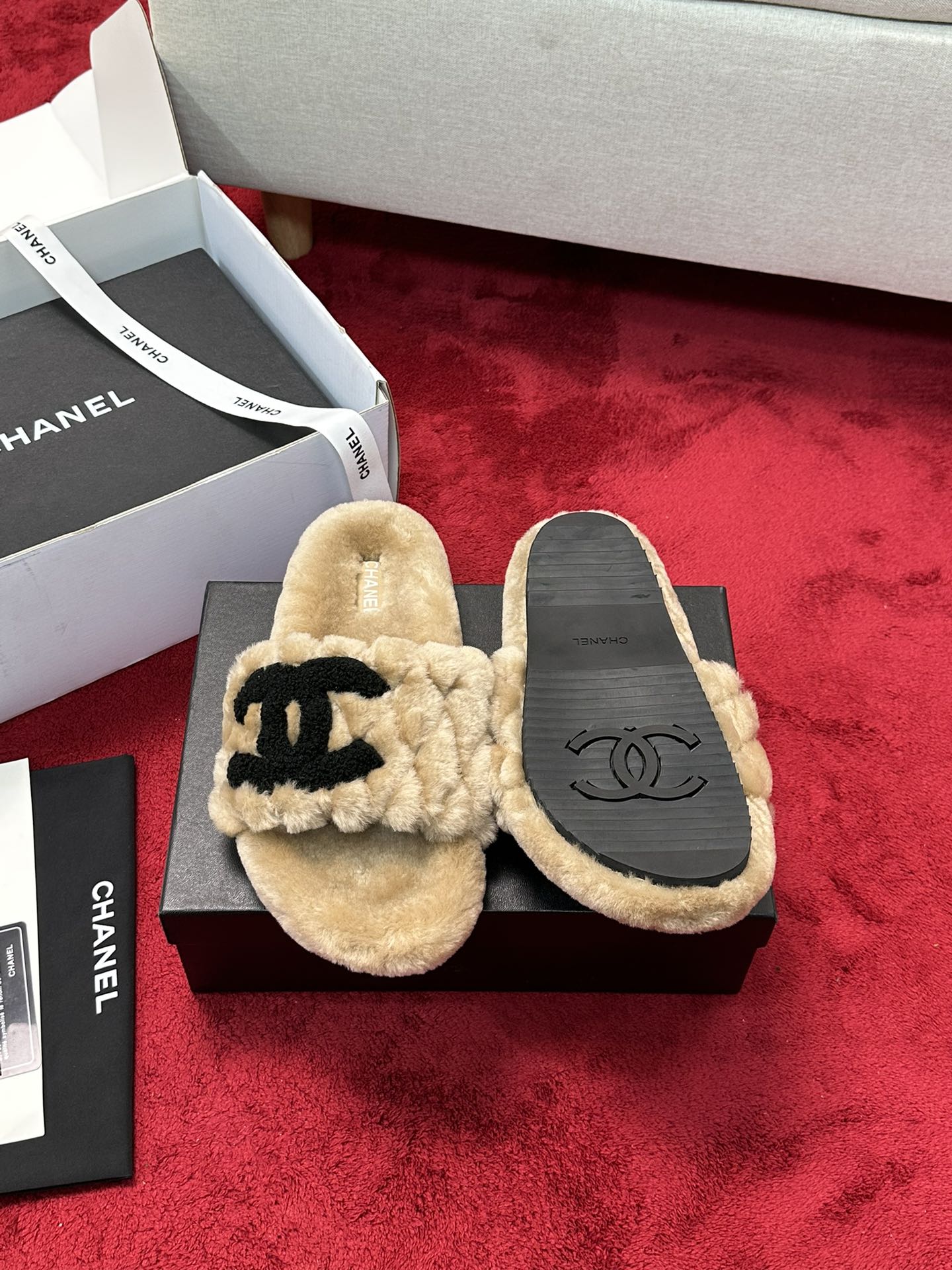 25 Classic diamond grid logo fur slippers