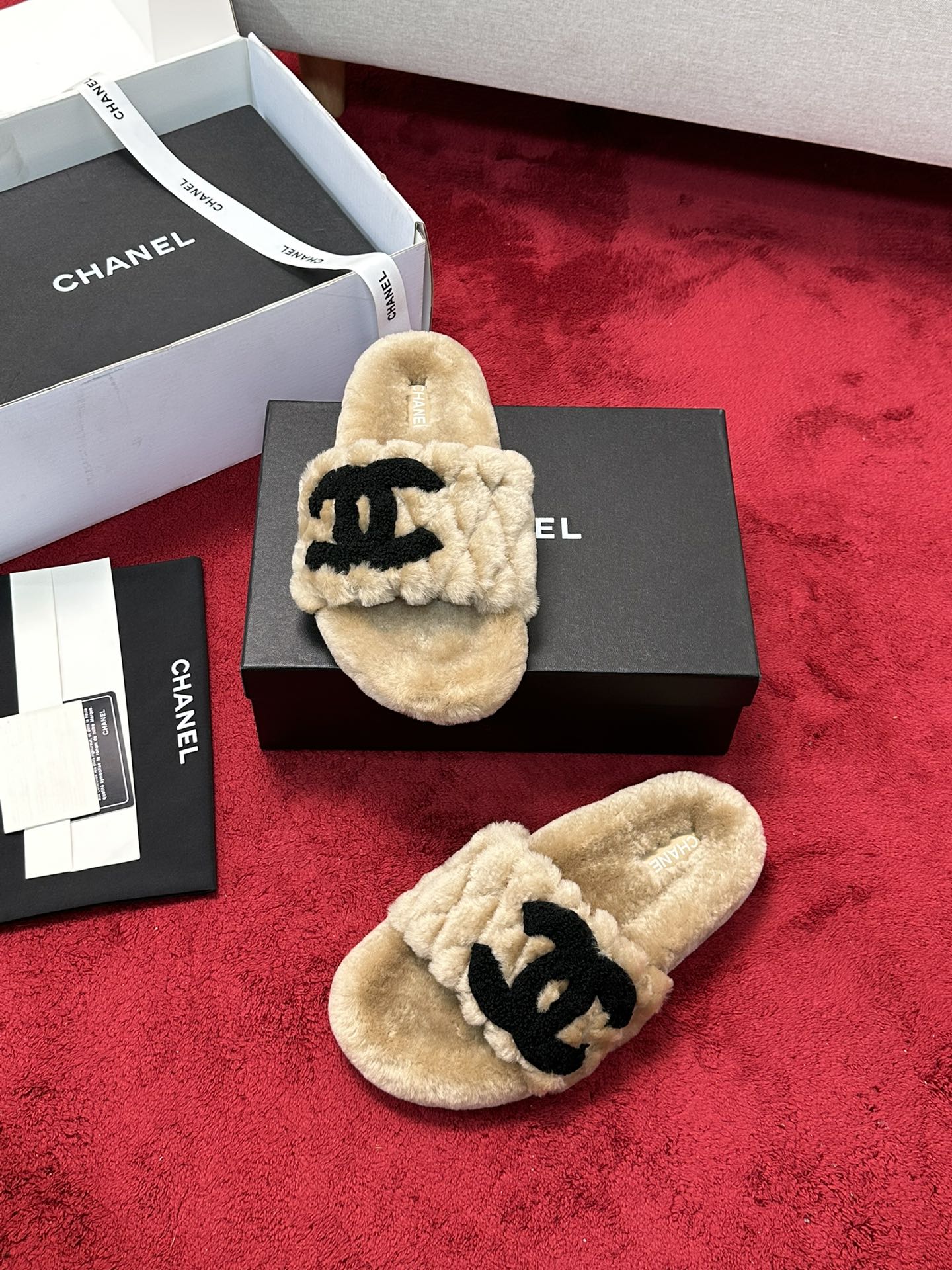 25 Classic diamond grid logo fur slippers