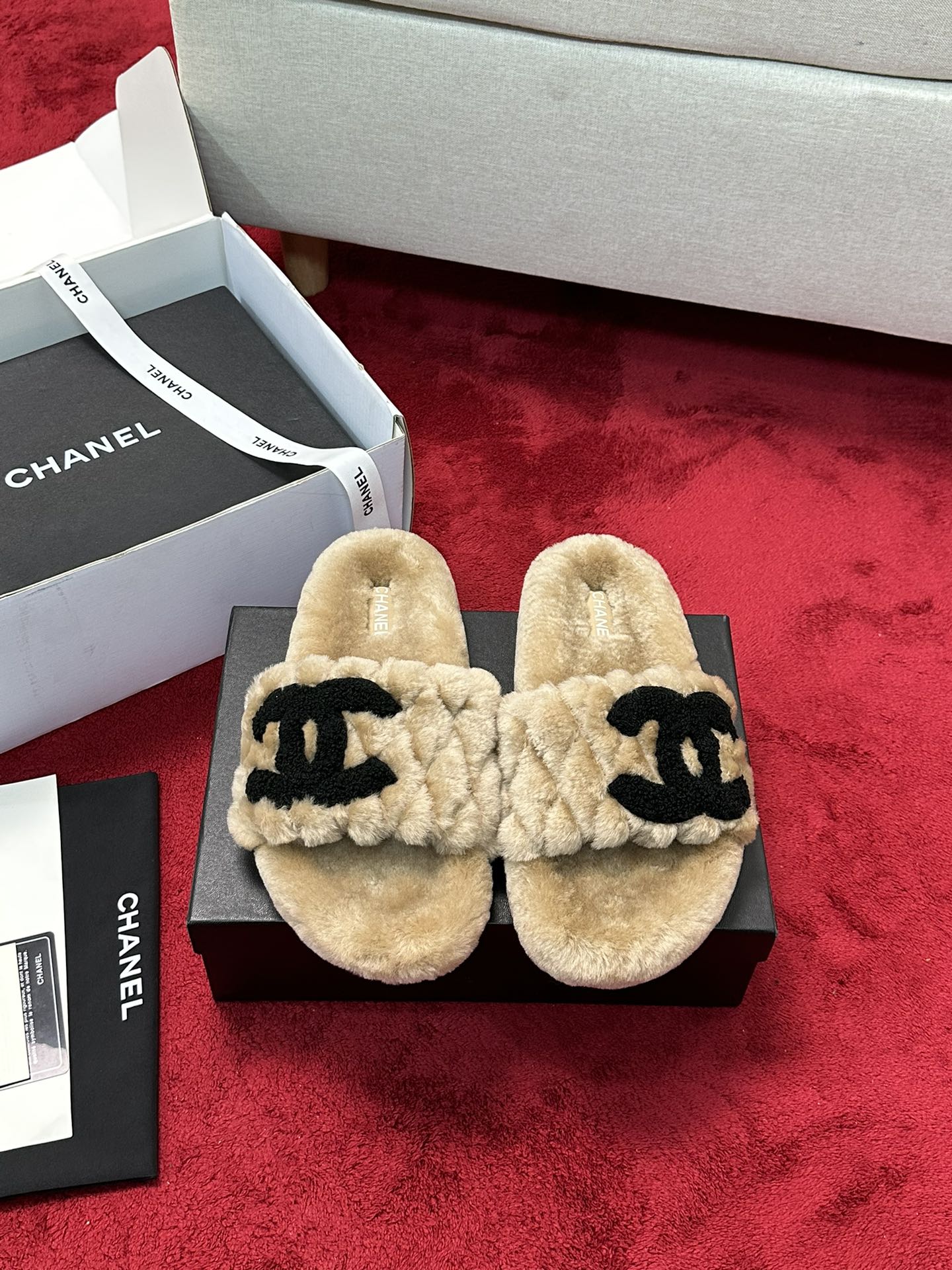 25 Classic diamond grid logo fur slippers
