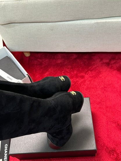 25 New fashionable sheepskin boots