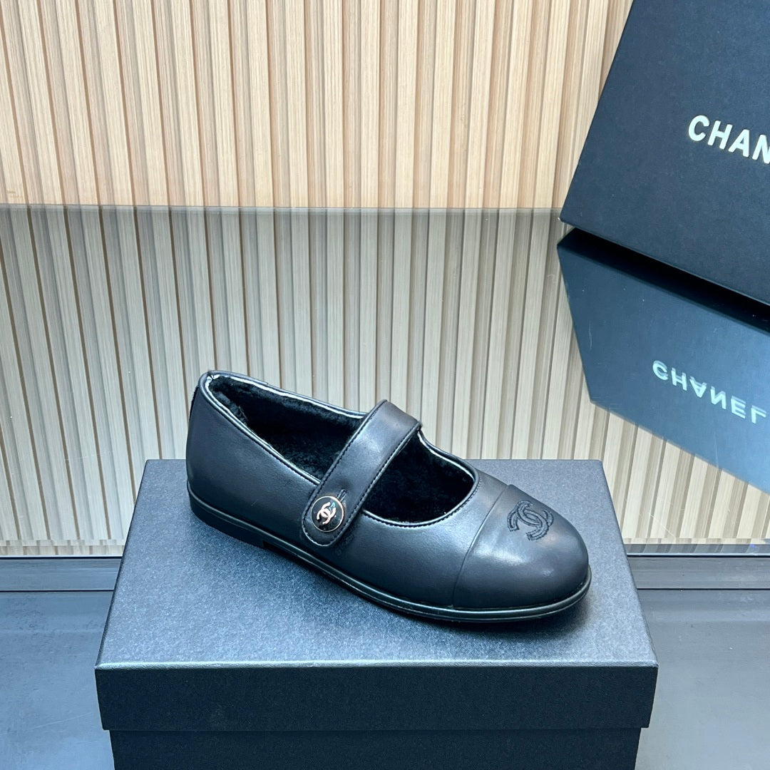 25 Mary Jane's lamb wool shoes