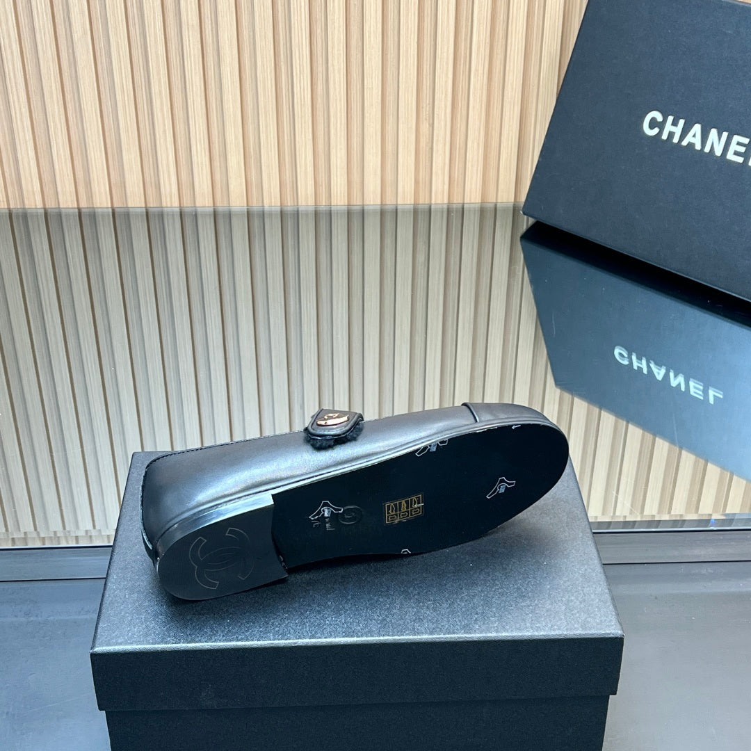 25 Mary Jane's lamb wool shoes