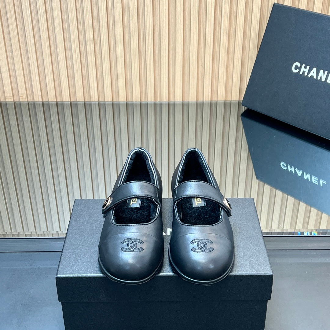 25 Mary Jane's lamb wool shoes