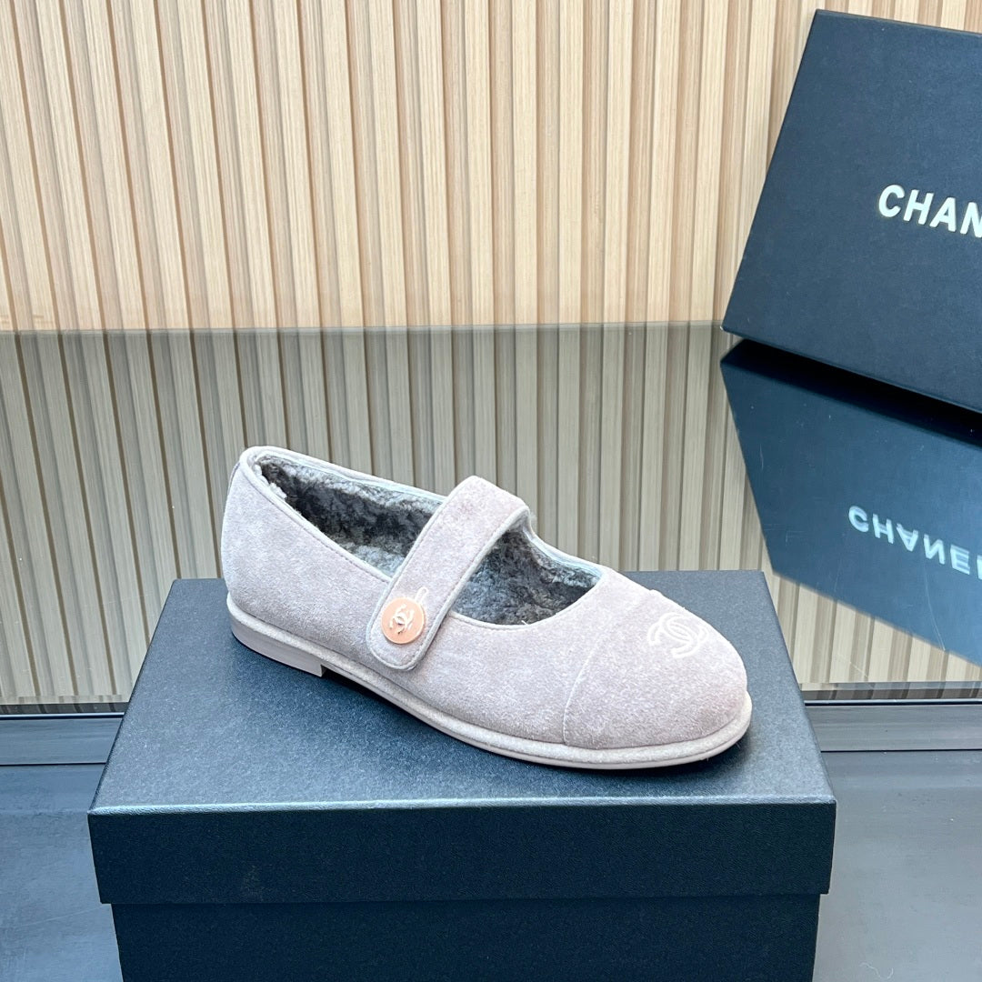 25 Mary Jane's lamb wool shoes