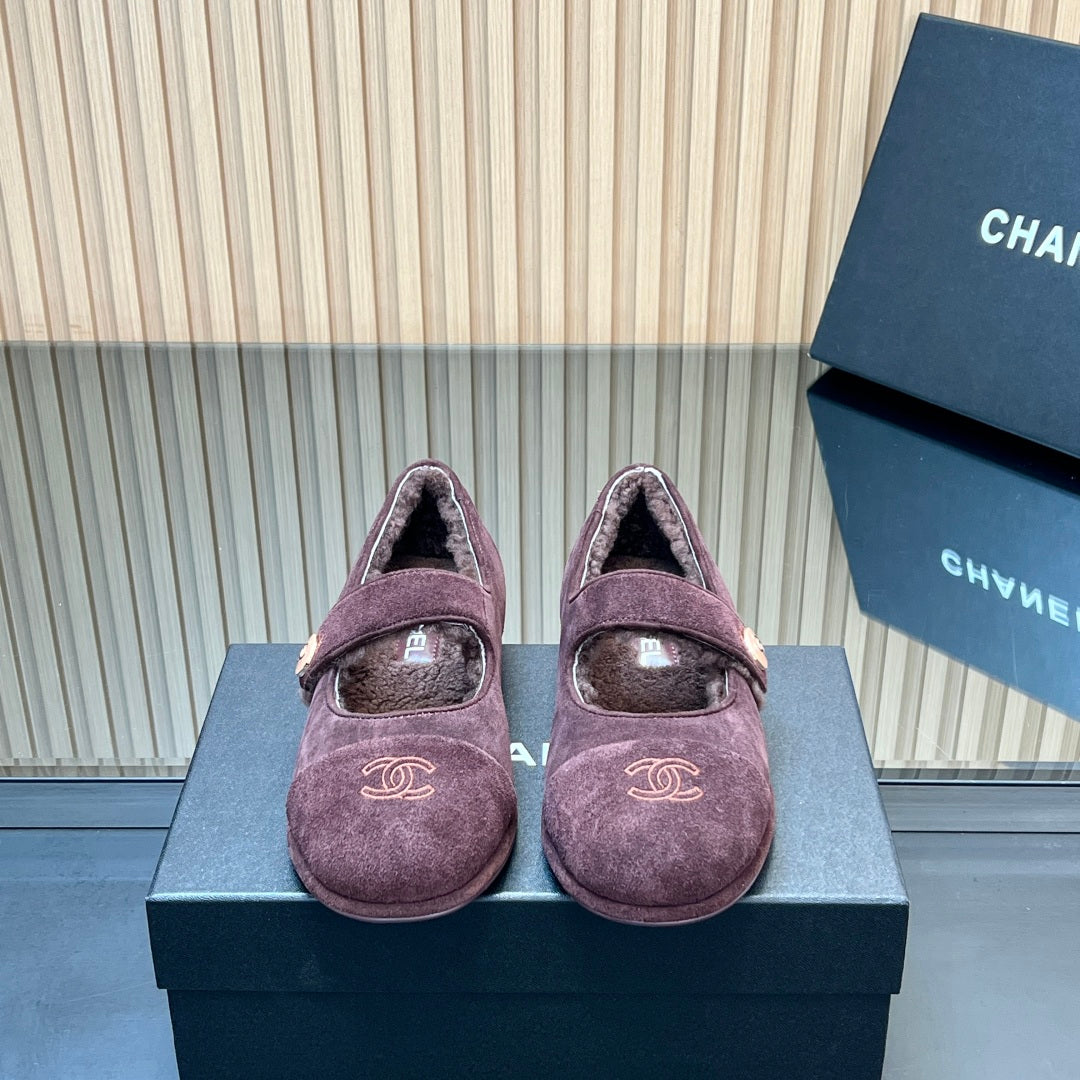 25 Mary Jane's lamb wool shoes