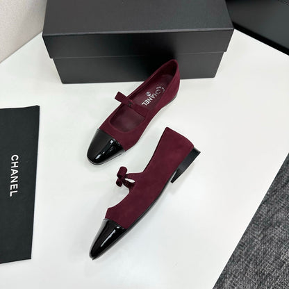 25 Pointed lacquered flat shoes