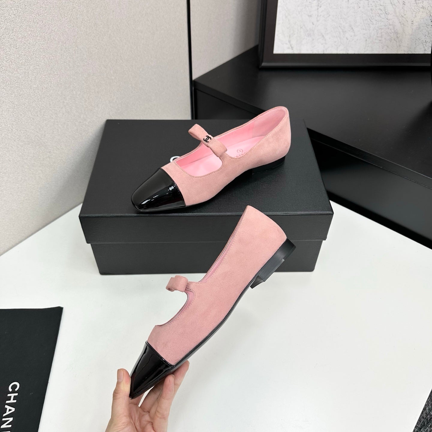 25 Pointed painted flat shoes