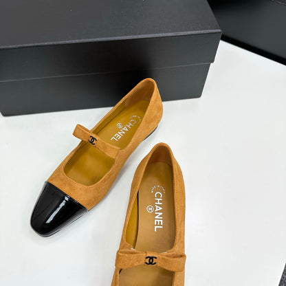 25 Pointed painted flat shoes