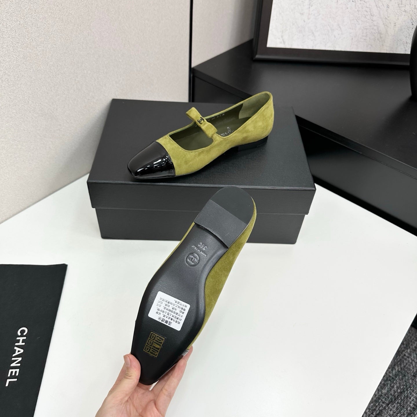 25 Pointed painted flat shoes