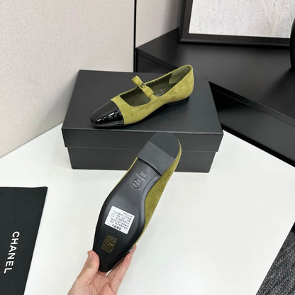 25 Pointed painted flat shoes