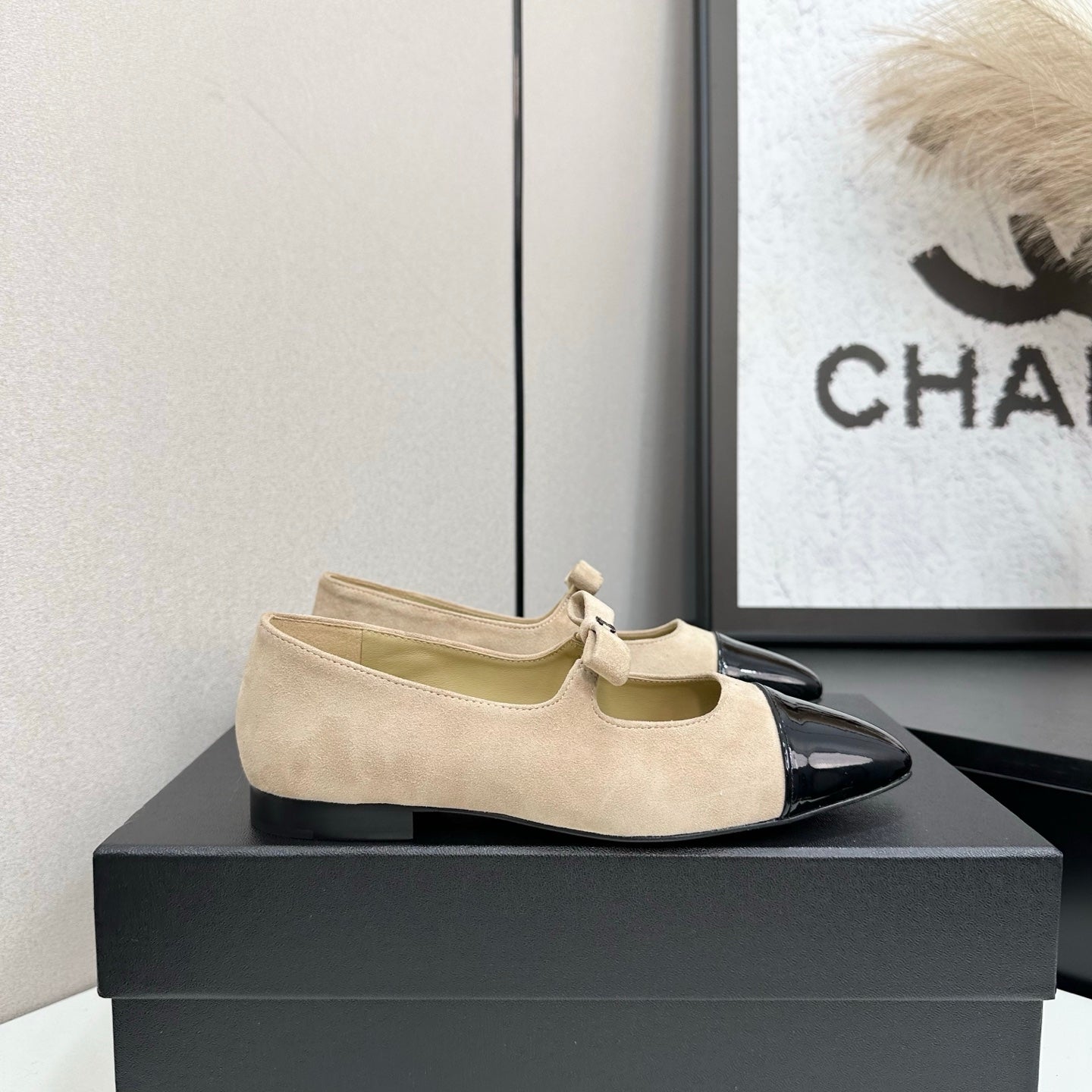 25 Pointed painted flat shoes