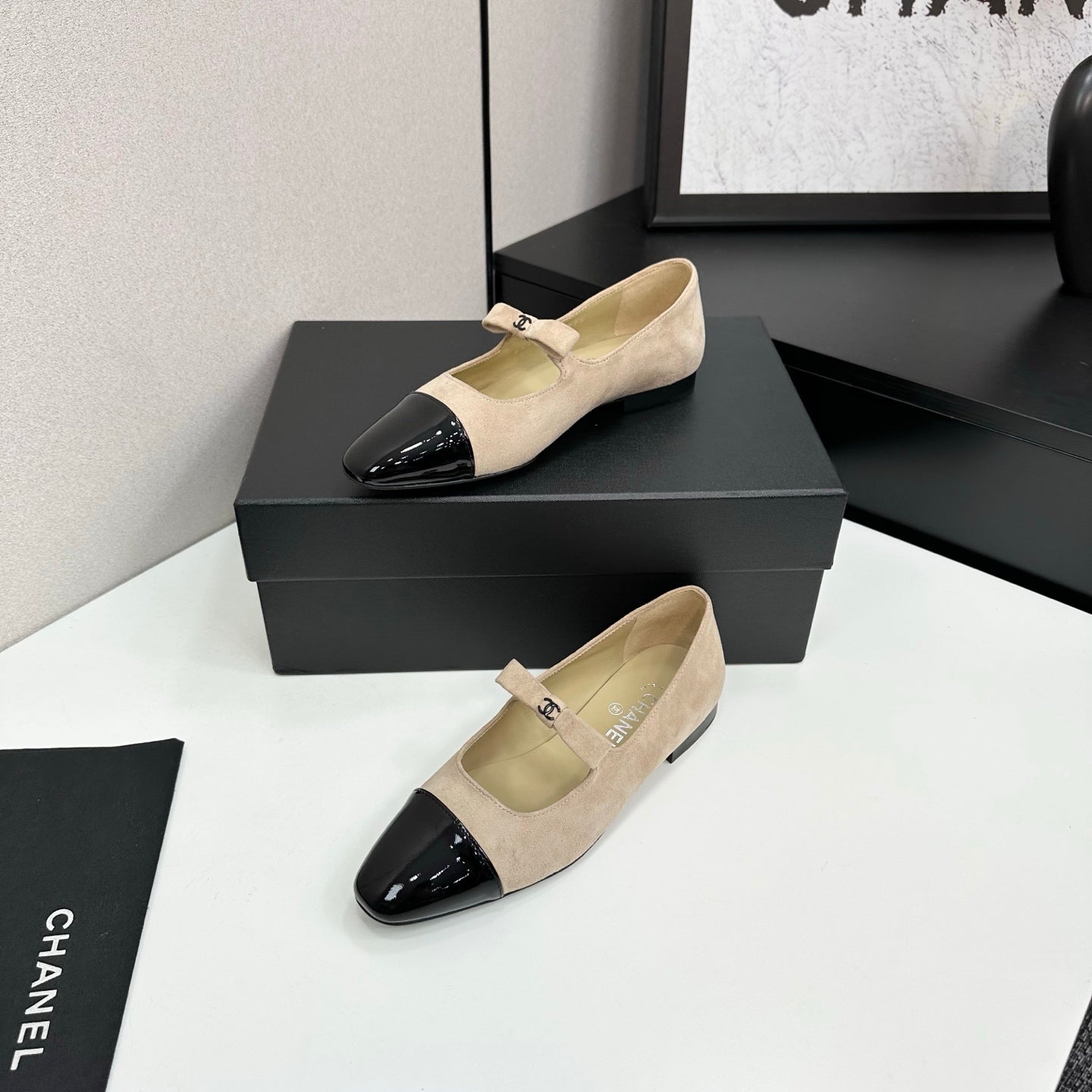 25 Pointed painted flat shoes