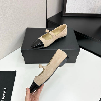 25 Pointed painted flat shoes