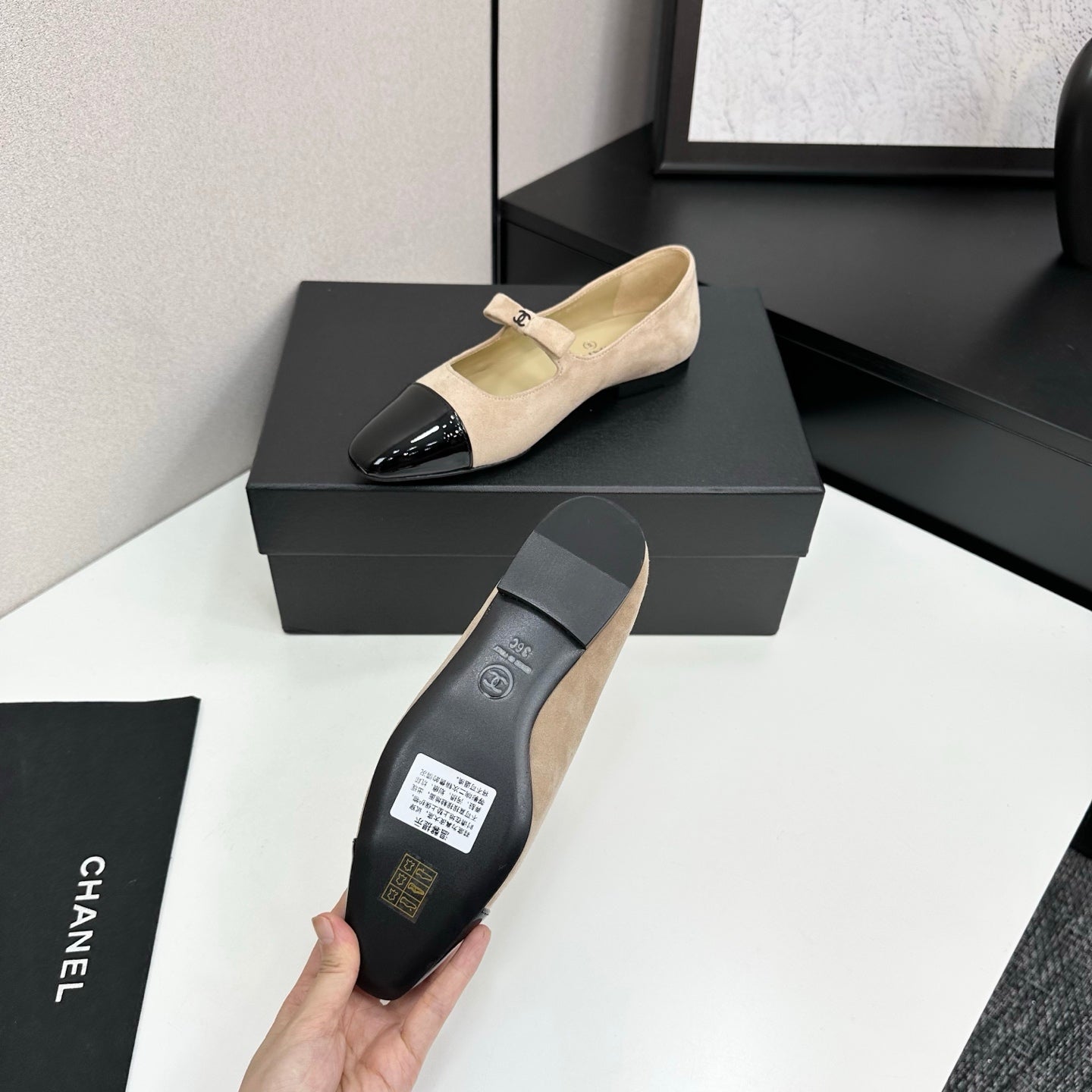 25 Pointed painted flat shoes