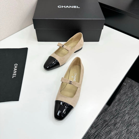 25 Pointed painted flat shoes