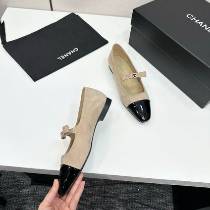 25 Pointed painted flat shoes