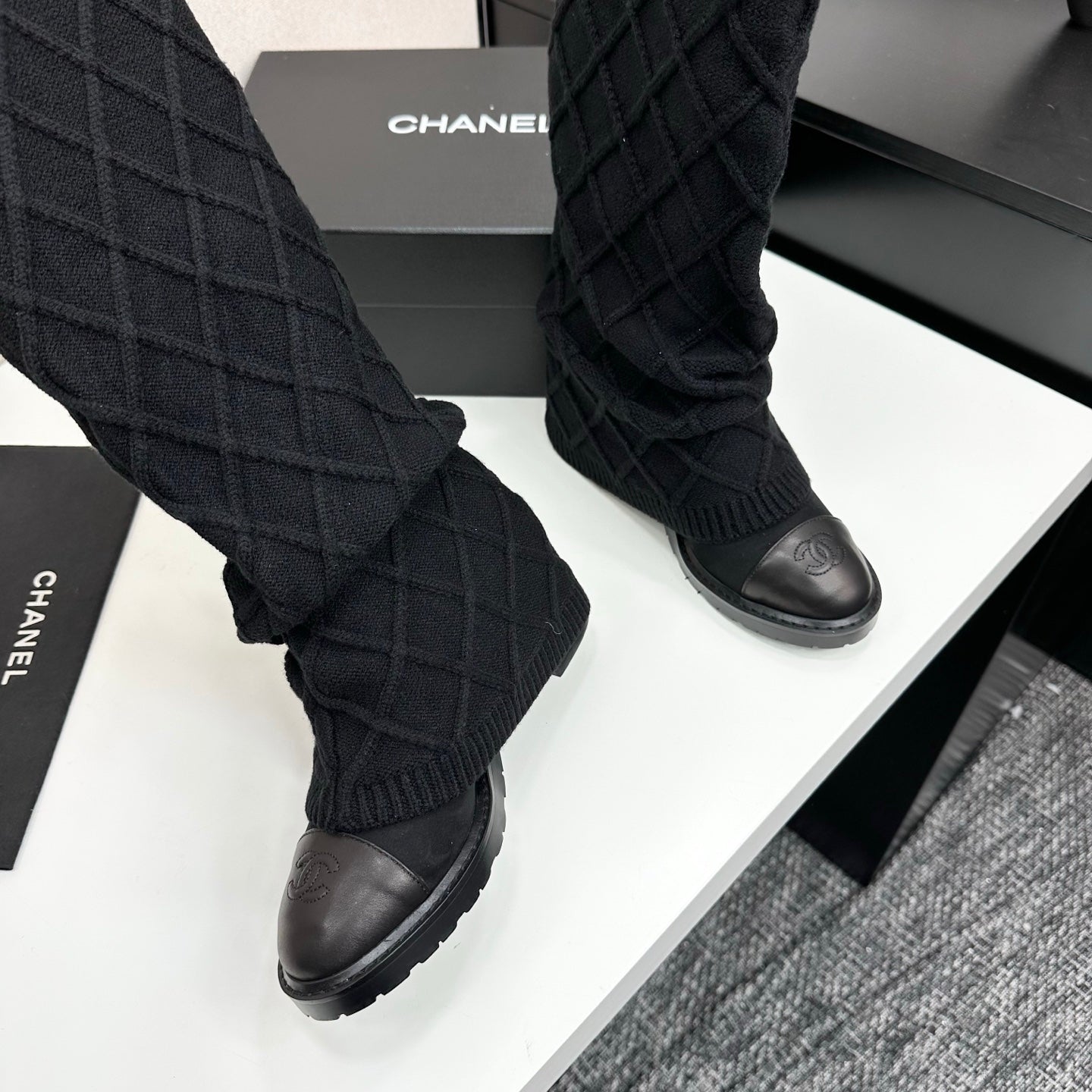 25 Knitted wool sheepskin boots