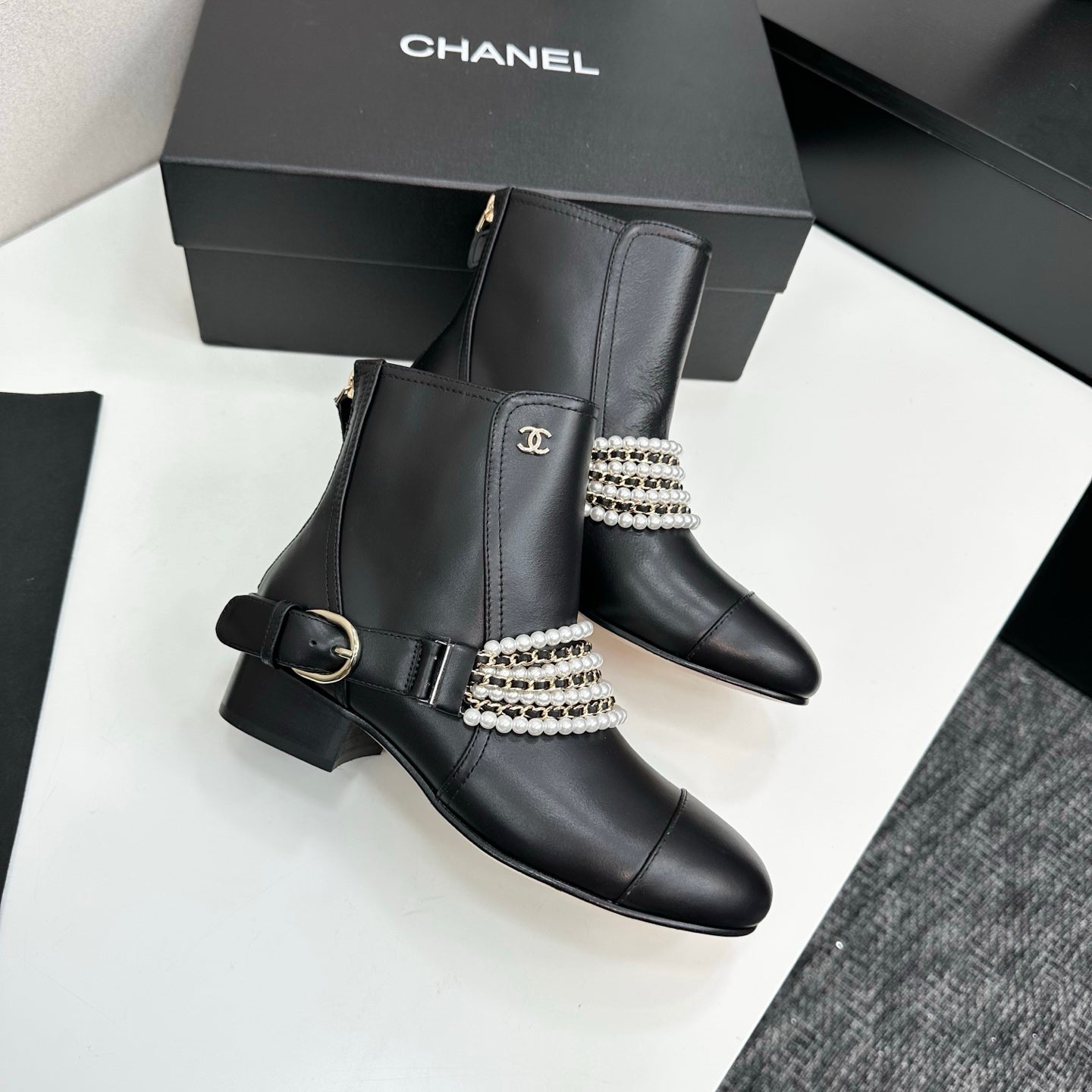 25 New sheepskin short boots