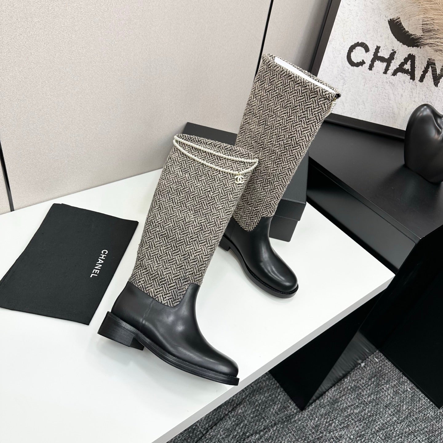 25 Pearl necklace decoration thick soled boots