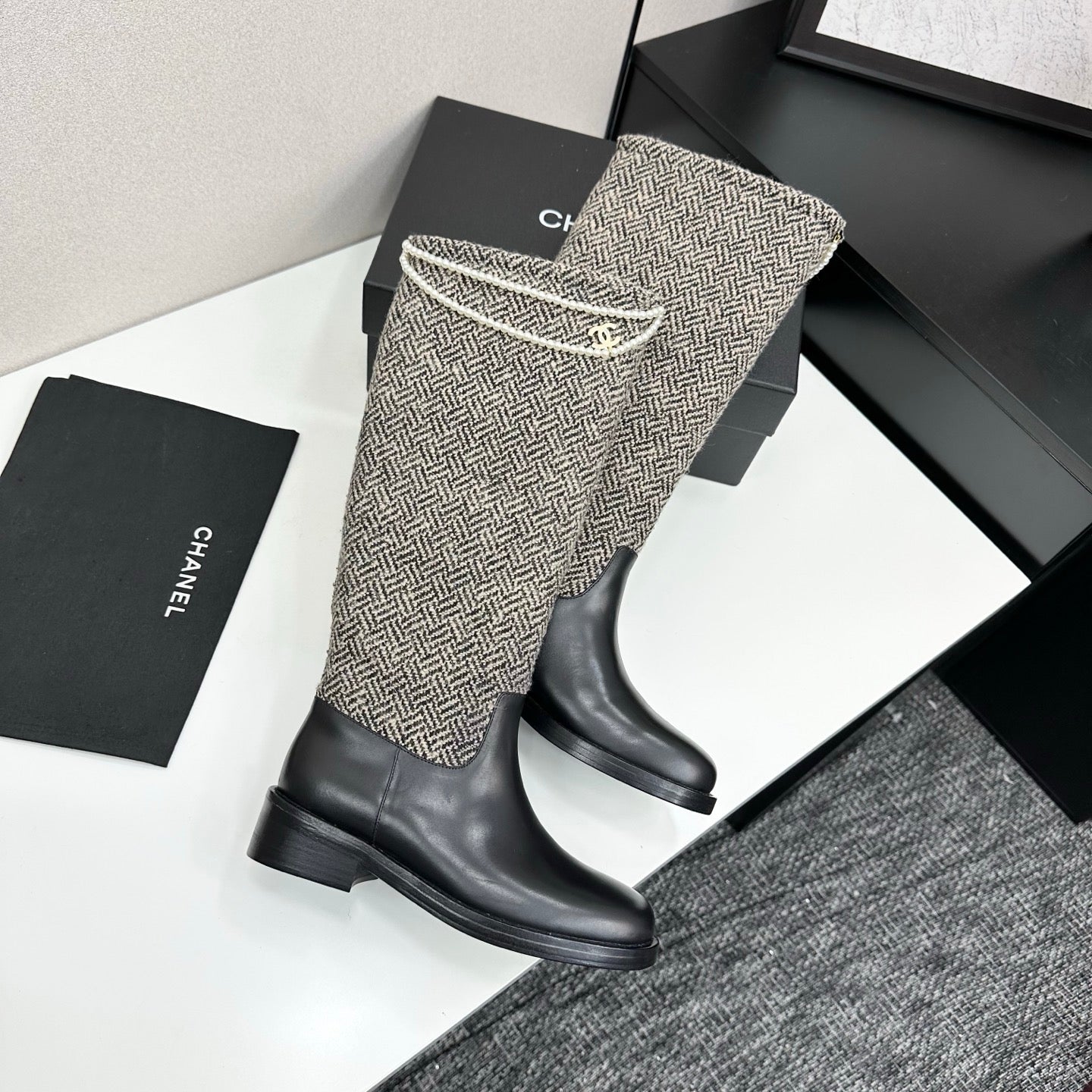 25 Pearl necklace decoration thick soled boots