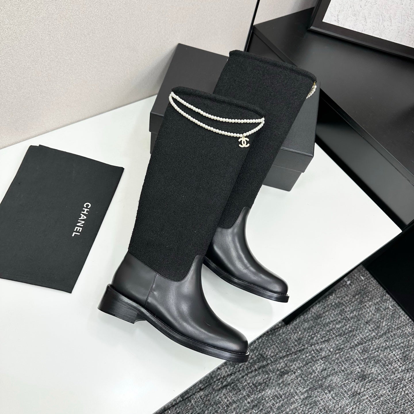 25 Pearl necklace decoration thick soled boots