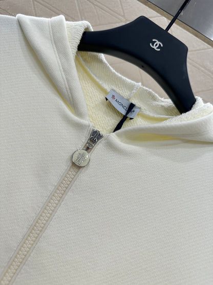 25 Hooded zip-up cotton sweatshirt