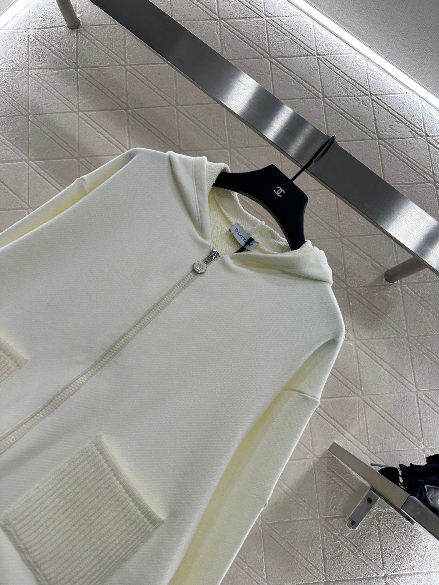 25 Hooded zip-up cotton sweatshirt