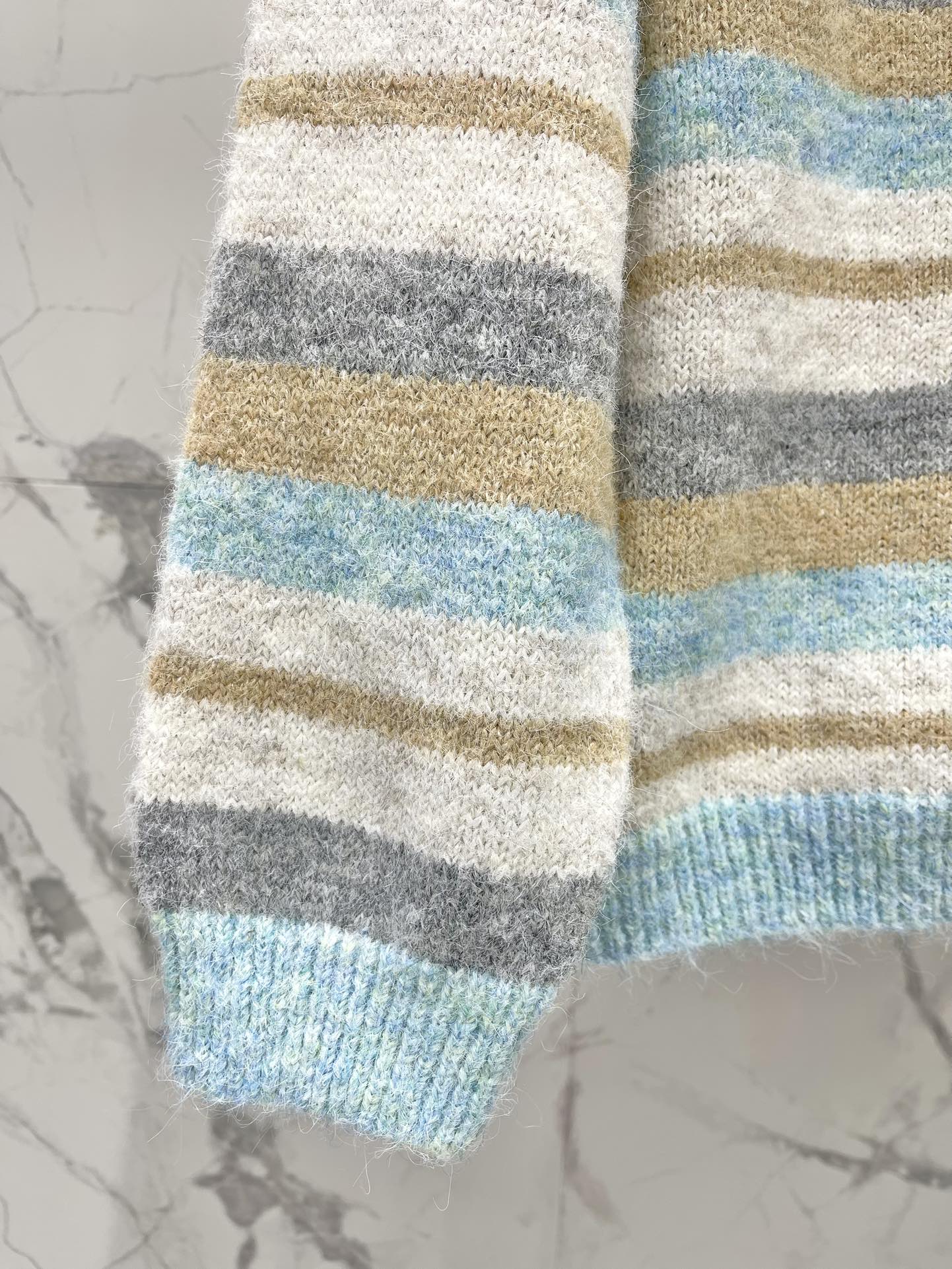 25 New embroidered logo striped knitted cardigan