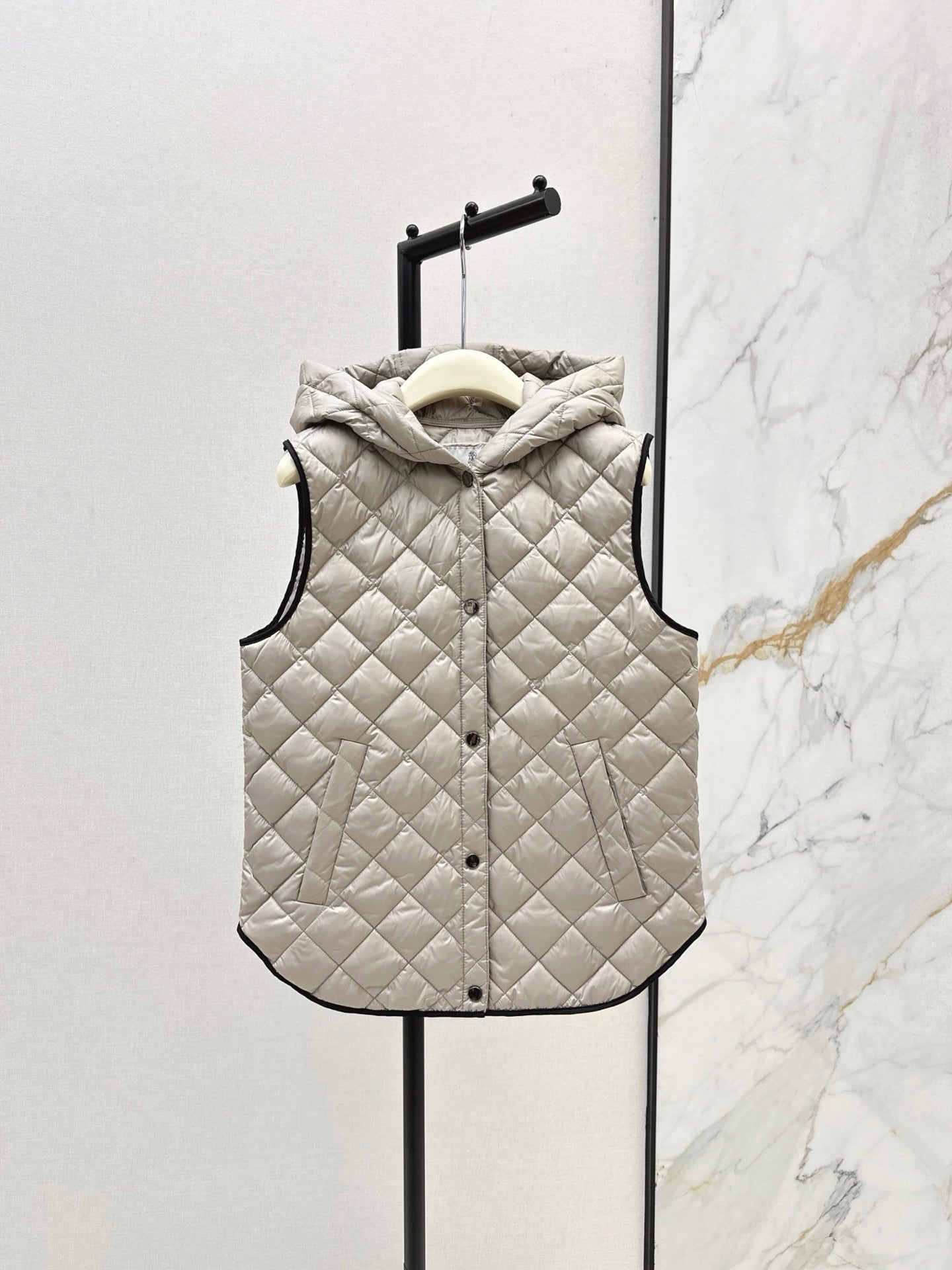 25 New Diamond Hooded Down Vest Jacket